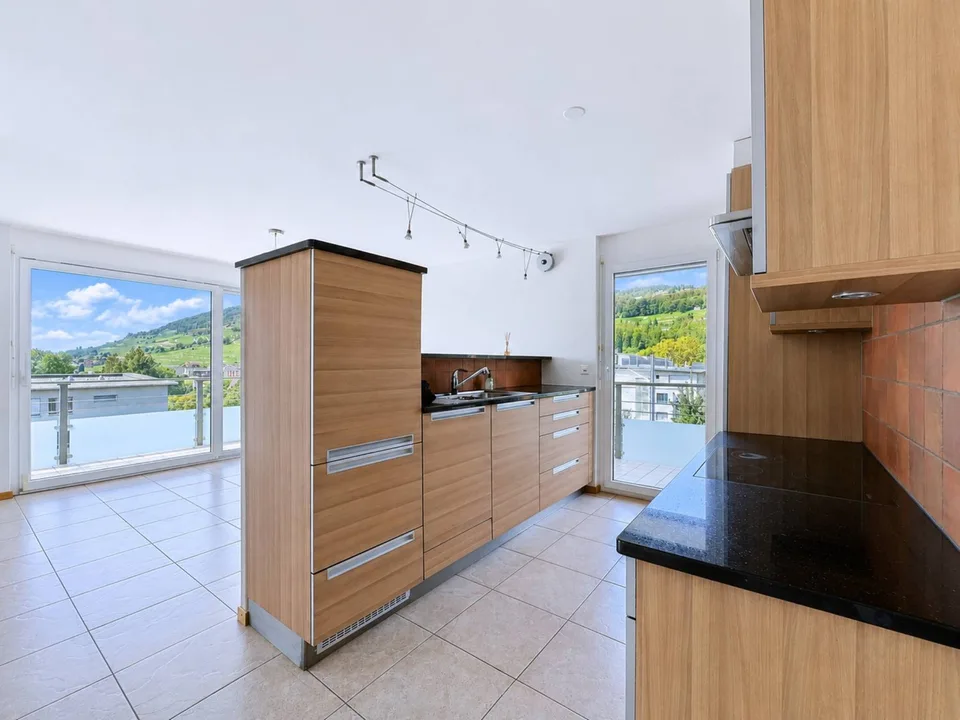 Spacieux Appartement de 4,5 pièces dans un environnement calme et verdoyant – Foto 25 von 31
