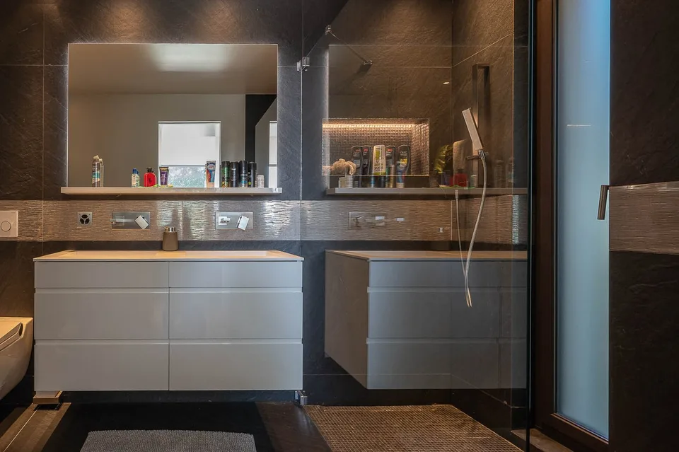 Lausanne Chailly, Triplex mit zwei Wohnungen und 5 Suitenzimmern – Foto 13 von 18