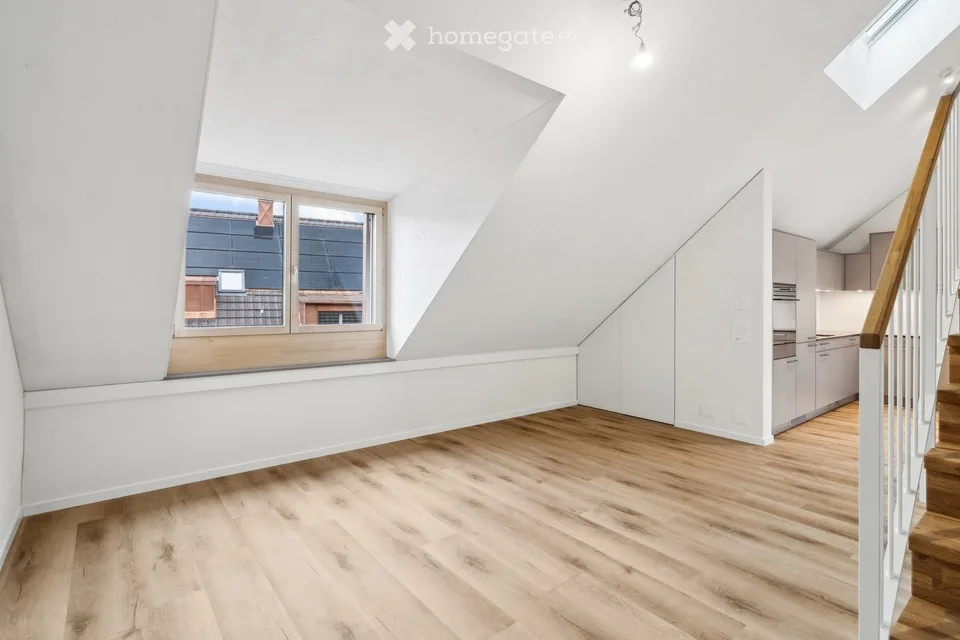 Erstvermietung: Exklusive 3.5-Zi-Dachwohnung mit Galerie & einzigartigem Wohngefühl