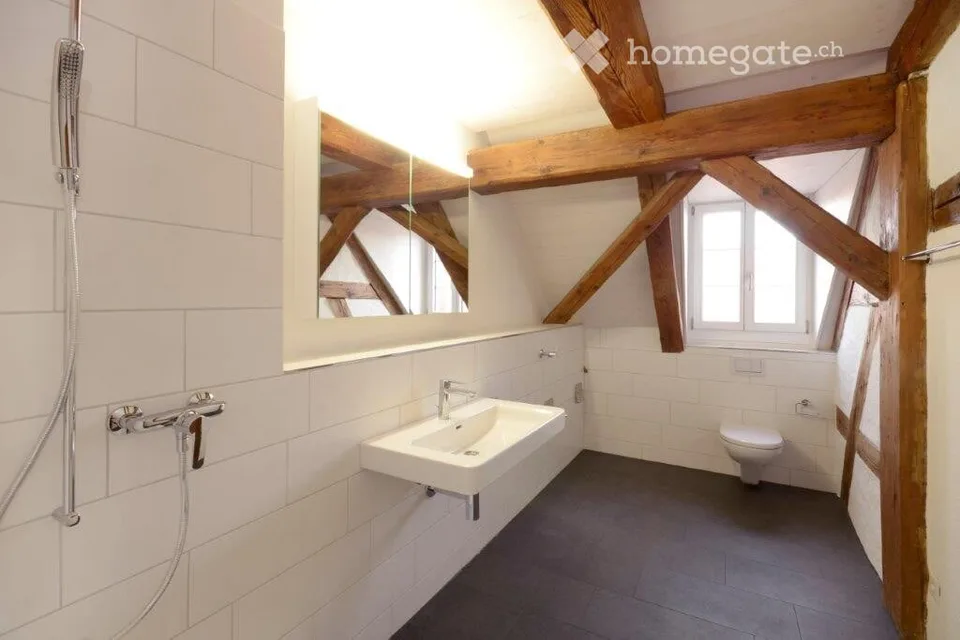 Vivere nel cuore di Andelfingen, appartamento maisonette 4,5 locali direttamente sulla piazza del mercato