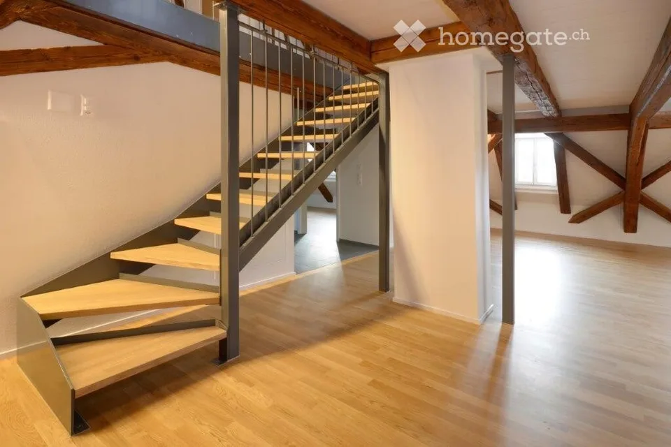 Vivere nel cuore di Andelfingen, appartamento maisonette 4,5 locali direttamente sulla piazza del mercato
