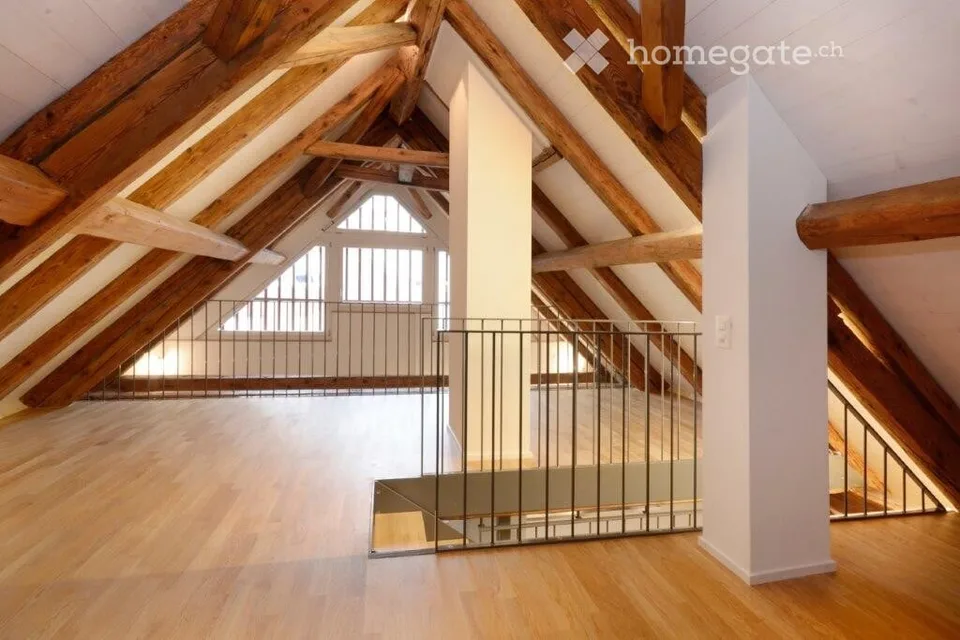 Vivere nel cuore di Andelfingen, appartamento maisonette 4,5 locali direttamente sulla piazza del mercato