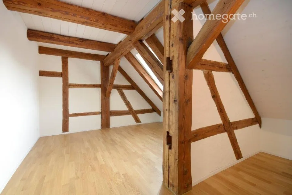 Vivere nel cuore di Andelfingen, appartamento maisonette 4,5 locali direttamente sulla piazza del mercato
