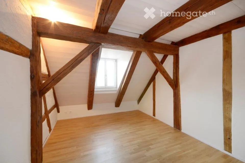 Vivere nel cuore di Andelfingen, appartamento maisonette 4,5 locali direttamente sulla piazza del mercato