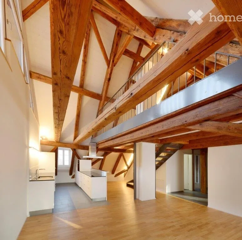 Vivere nel cuore di Andelfingen, appartamento maisonette 4,5 locali direttamente sulla piazza del mercato
