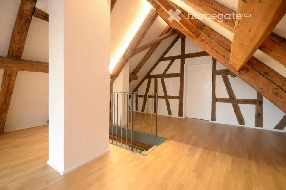 Vivere nel cuore di Andelfingen, appartamento maisonette 4,5 locali direttamente sulla piazza del mercato