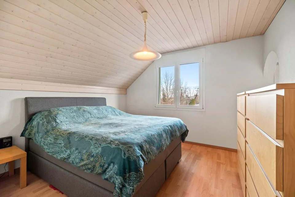 A deux pas d'Estavayer-le-Lac : villa avec piscine, sauna et 4 chambres sur 910 m² – photo 6 sur 13