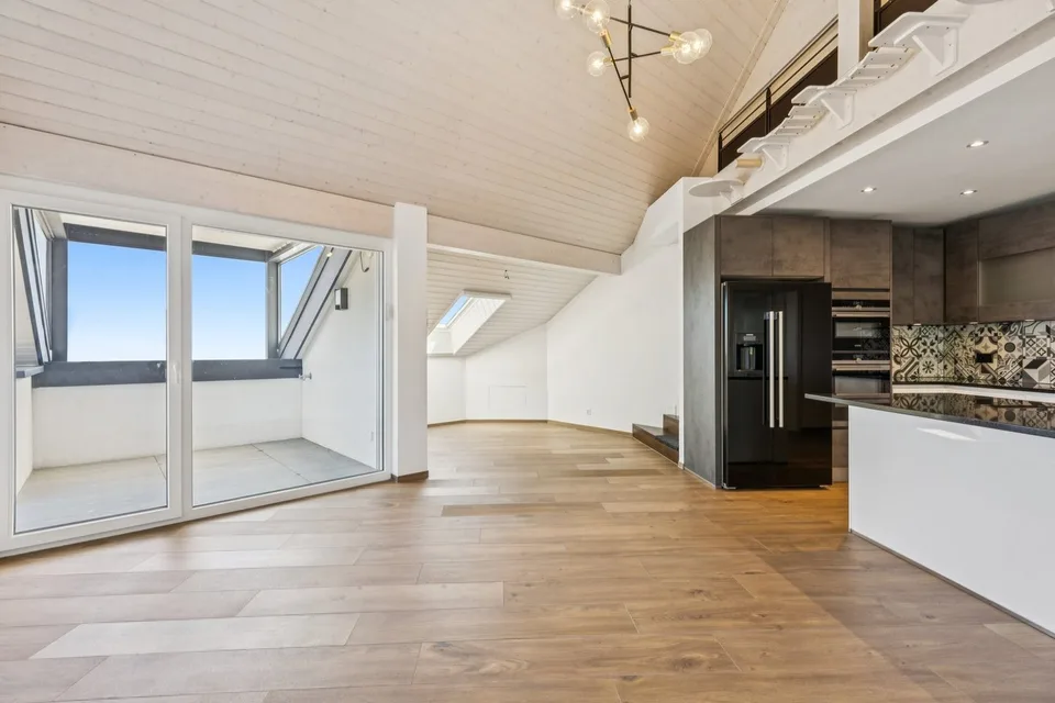 Élégant appartement avec mezzanine et panorama exceptionnel sur le lac – photo 2 sur 13