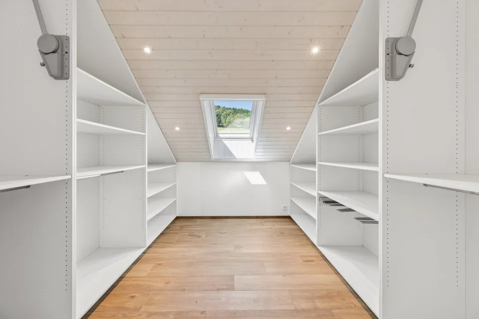 Élégant appartement avec mezzanine et panorama exceptionnel sur le lac – photo 7 sur 13