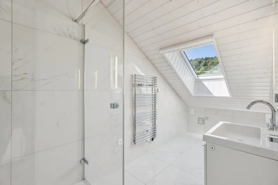 Élégant appartement avec mezzanine et panorama exceptionnel sur le lac – photo 13 sur 13