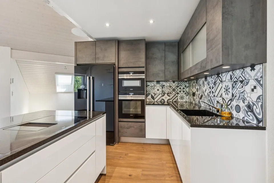 Élégant appartement avec mezzanine et panorama exceptionnel sur le lac – photo 5 sur 13
