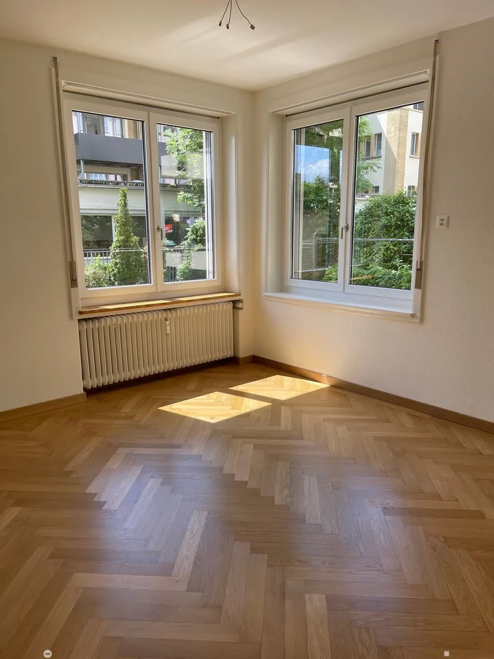 Tolle 4.5-Zimmer-Wohnung im Altbau an der General-Dufour-Strasse in Biel – Foto 2 von 12