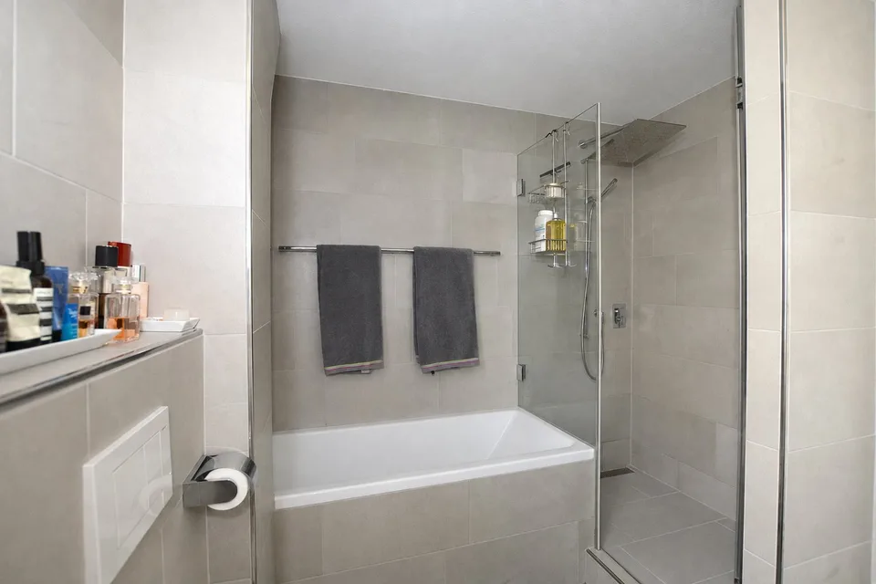 Wohnen wie im Einfamilienhaus - Moderne Maisonette-Wohnung mit gros...