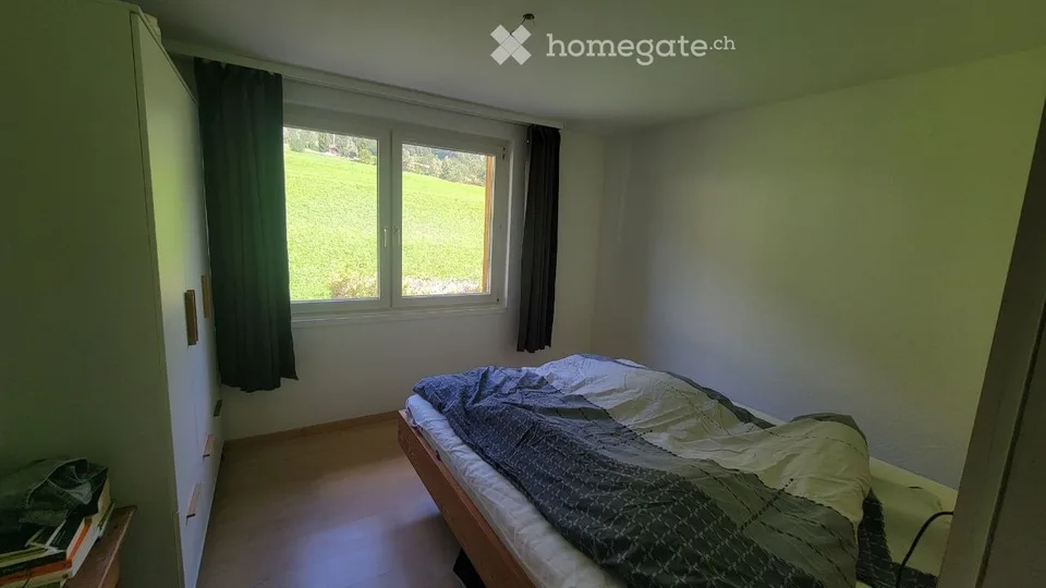 Appartamento luminoso 4.5 locali con balcone e bella vista a Termen