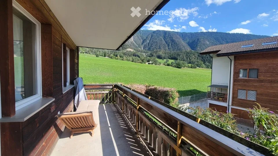 Appartamento luminoso 4.5 locali con balcone e bella vista a Termen