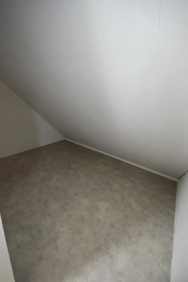 Ampio e luminoso appartamento maisonette con balcone in stato di proprietà