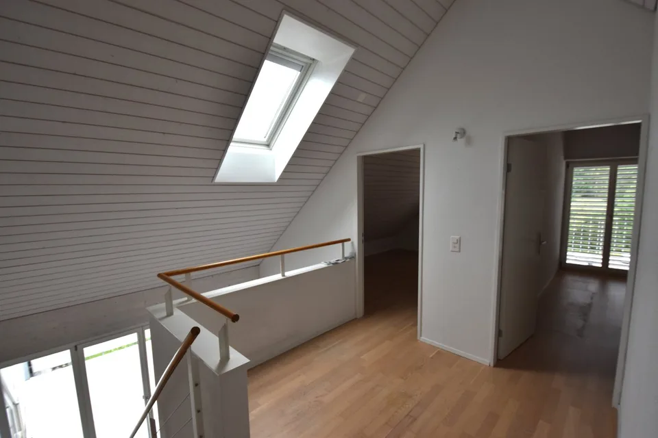 Ampio e luminoso appartamento maisonette con balcone in stato di proprietà