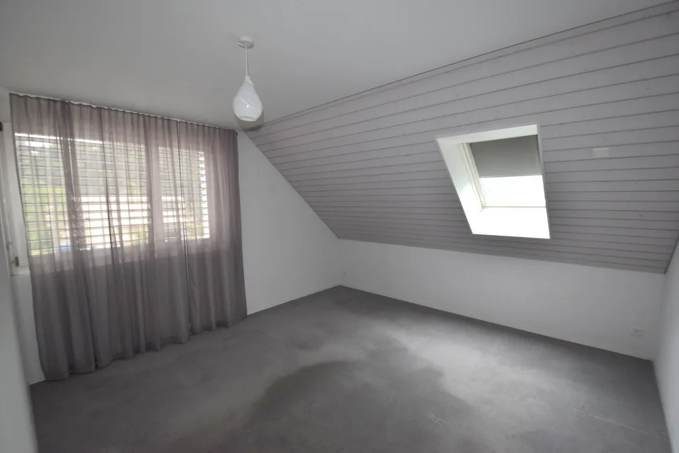 Ampio e luminoso appartamento maisonette con balcone in stato di proprietà