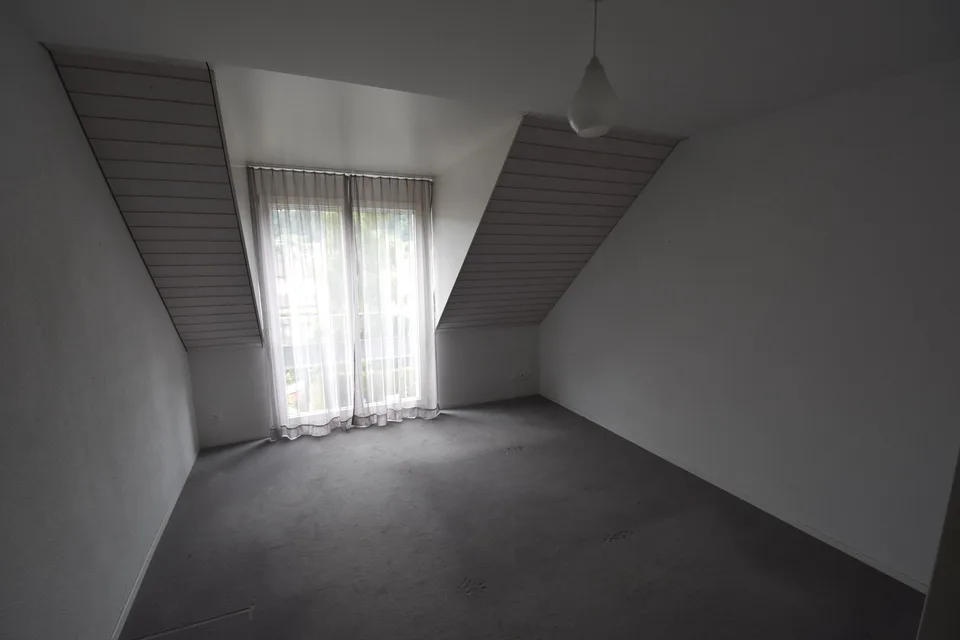Ampio e luminoso appartamento maisonette con balcone in stato di proprietà