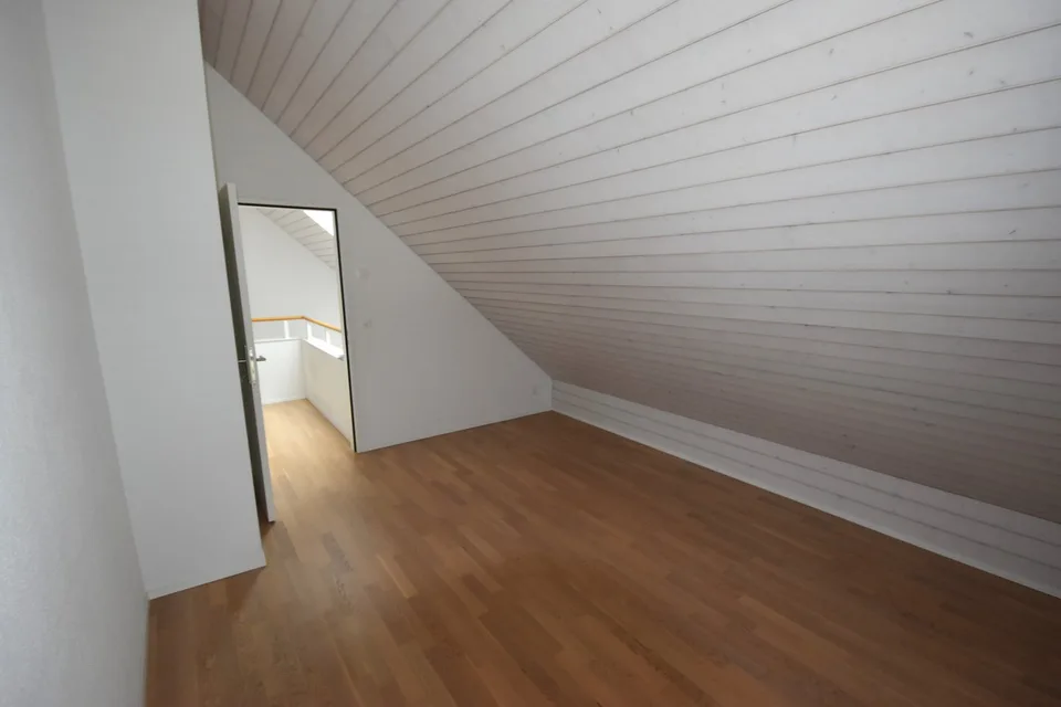 Ampio e luminoso appartamento maisonette con balcone in stato di proprietà