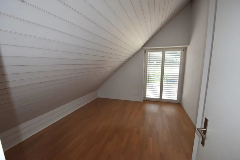 Ampio e luminoso appartamento maisonette con balcone in stato di proprietà