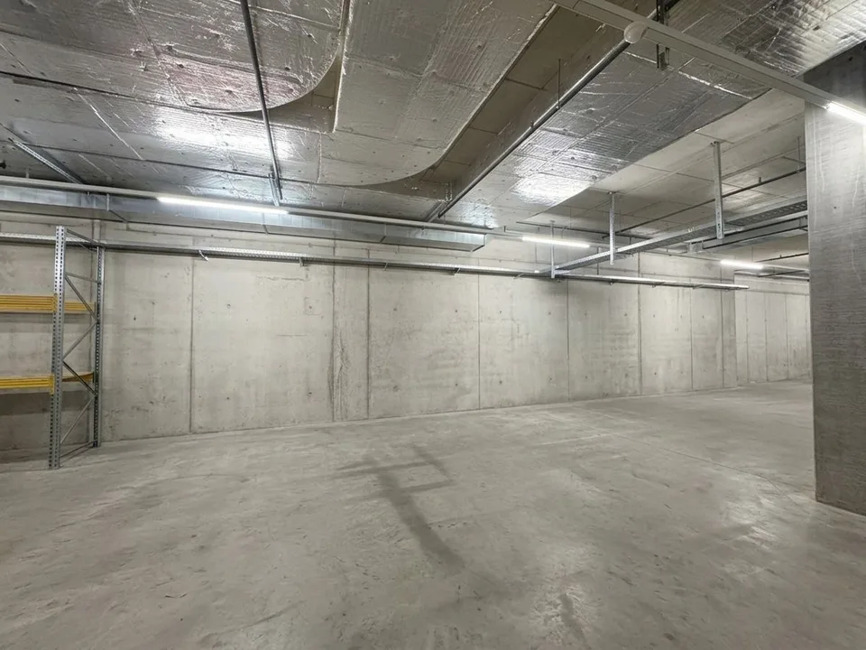 323m² - Storage space on the 1st basement floor with good accessibility – photo 2 of 10