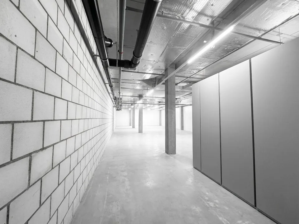 323m² - Storage space on the 1st basement floor with good accessibility – photo 4 of 10