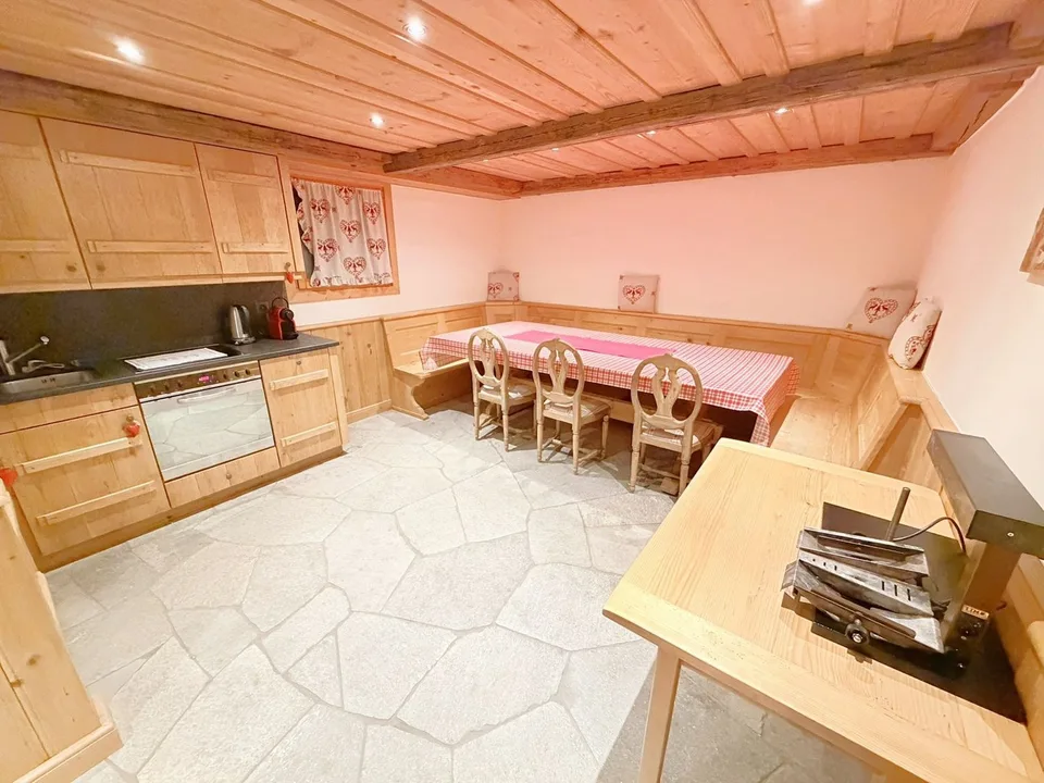 Superbe 4,5 Zimmer Wohnung, geräumig & hell - Hochwertig - Wellnessbereich - Gut gelegen (Ski-in/Ski-out)