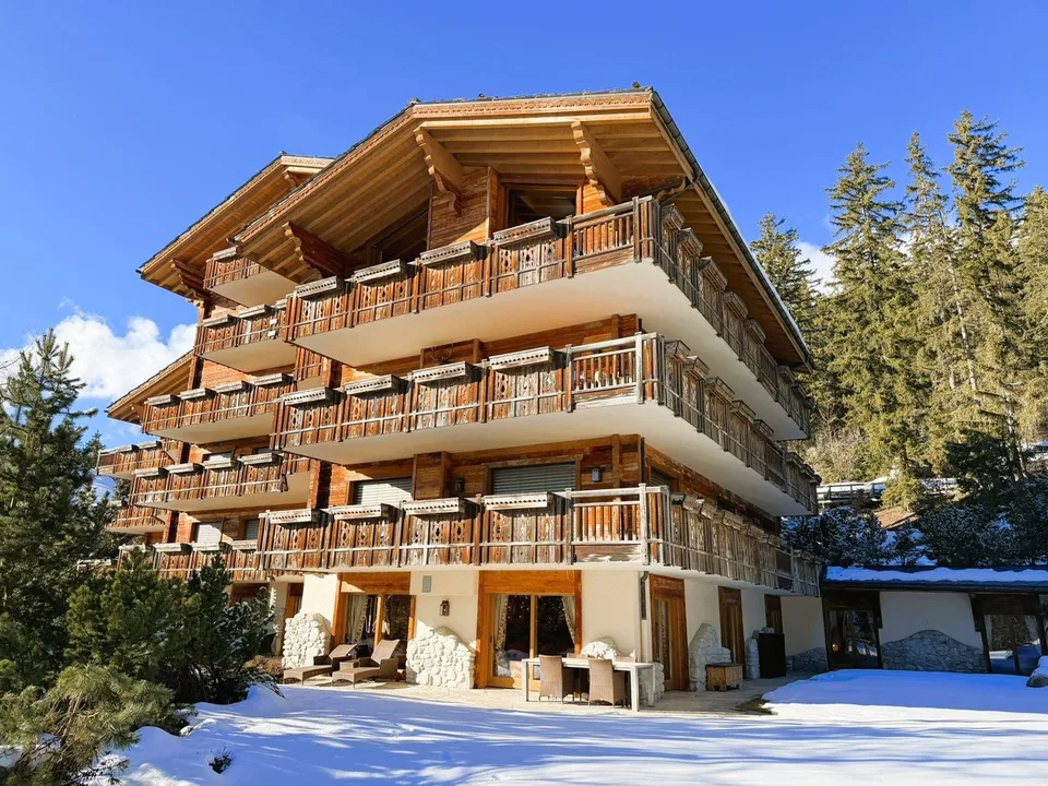 Superbe 4,5 Zimmer Wohnung, geräumig & hell - Hochwertig - Wellnessbereich - Gut gelegen (Ski-in/Ski-out)