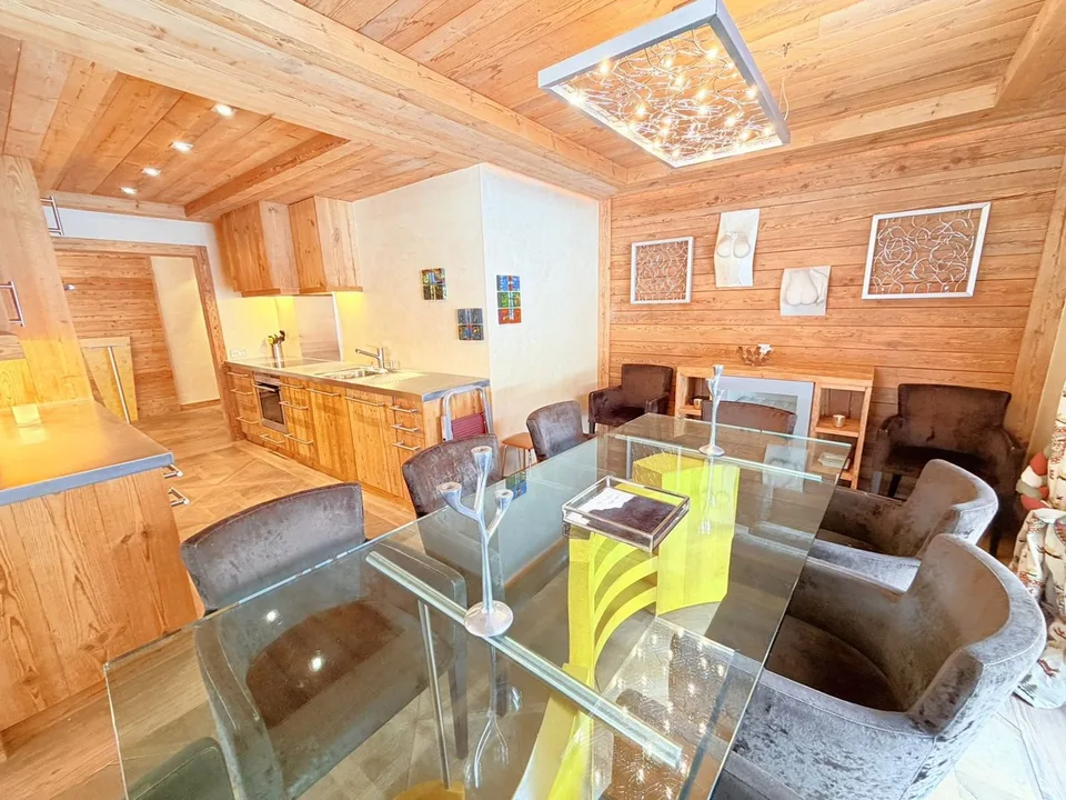 Superbe 4,5 Zimmer Wohnung, geräumig & hell - Hochwertig - Wellnessbereich - Gut gelegen (Ski-in/Ski-out)