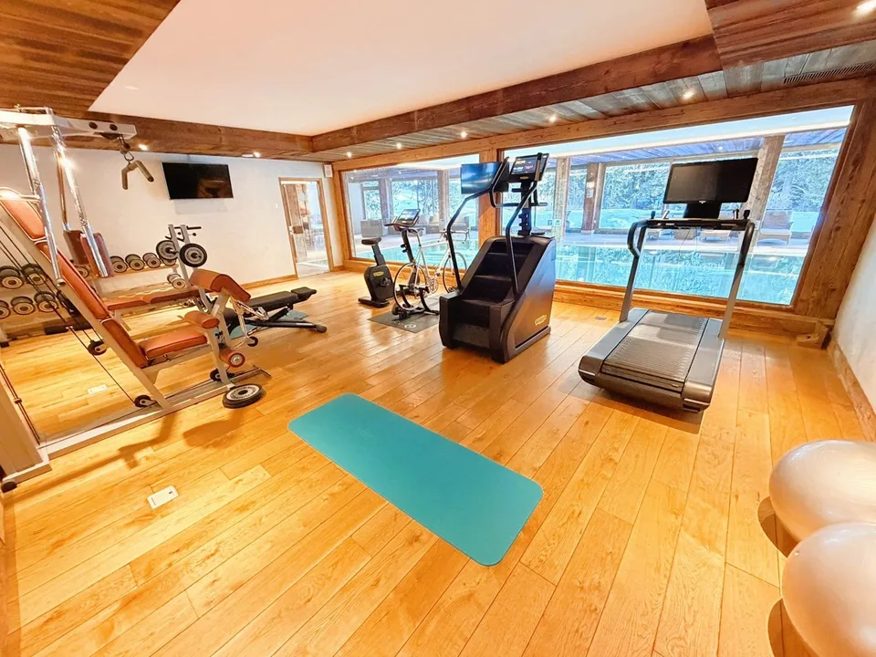 Superbe 4,5 Zimmer Wohnung, geräumig & hell - Hochwertig - Wellnessbereich - Gut gelegen (Ski-in/Ski-out)