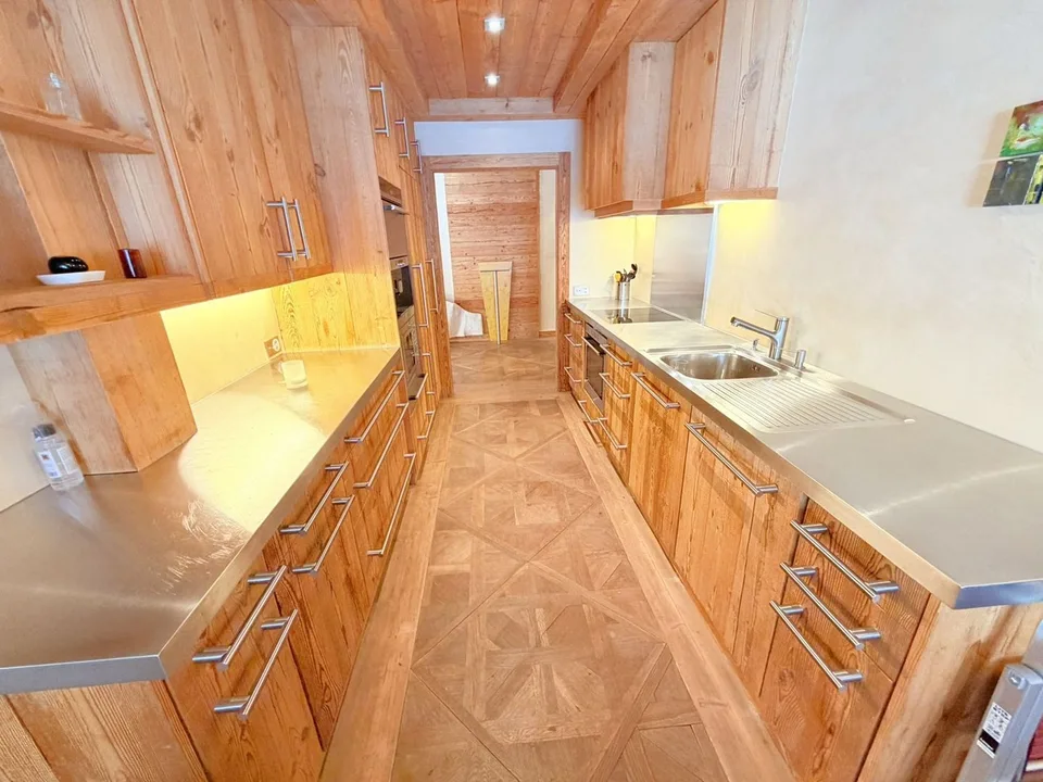 Superbe 4,5 Zimmer Wohnung, geräumig & hell - Hochwertig - Wellnessbereich - Gut gelegen (Ski-in/Ski-out)