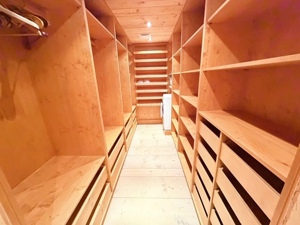 Superbe 4,5 Zimmer Wohnung, geräumig & hell - Hochwertig - Wellnessbereich - Gut gelegen (Ski-in/Ski-out)