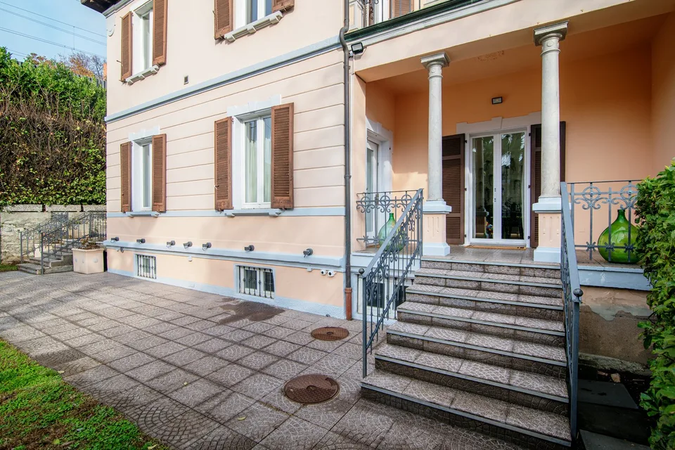 À louer mensuellement : Villa prête à l'usage au centre de Lugano avec importante vue sur le lac – photo 6 sur 28
