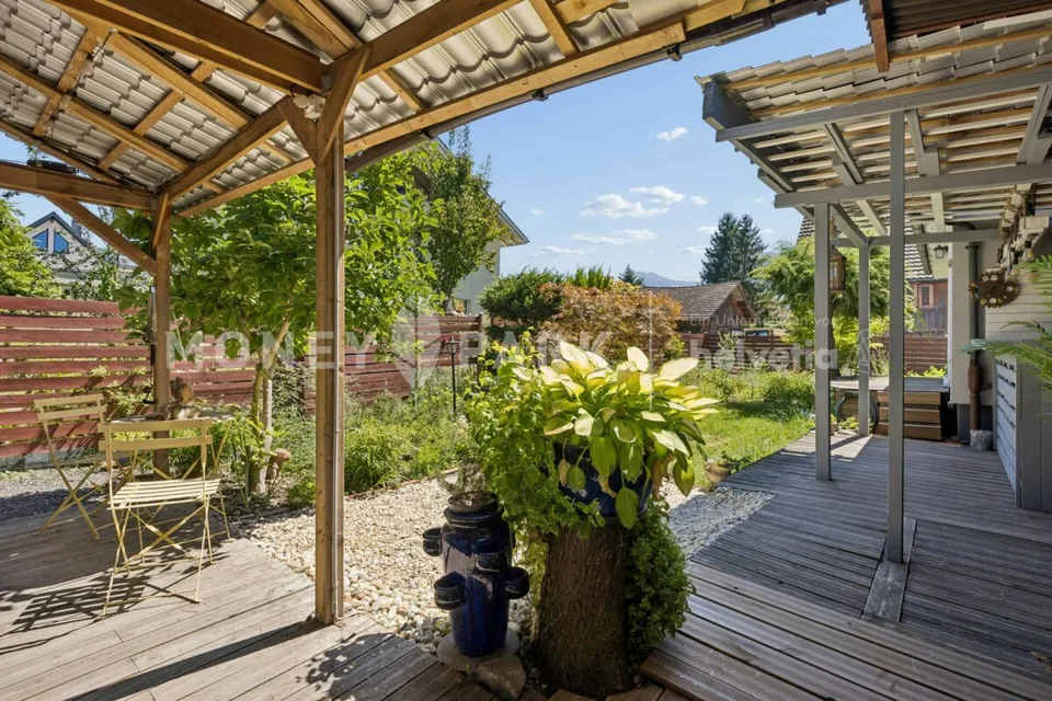 Casa unifamiliare affascinante con grande fienile e bel giardino – foto 9 di 10