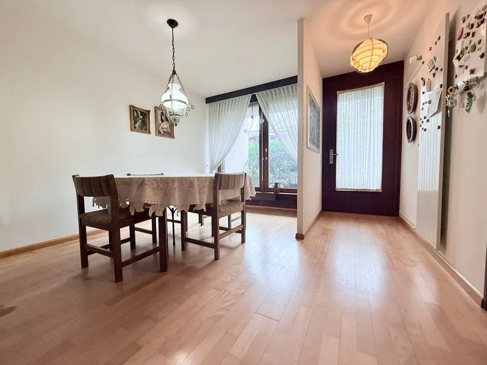 Affascinante casa a schiera unifamiliare nel quartiere familiare di Augarten – foto 2 di 12