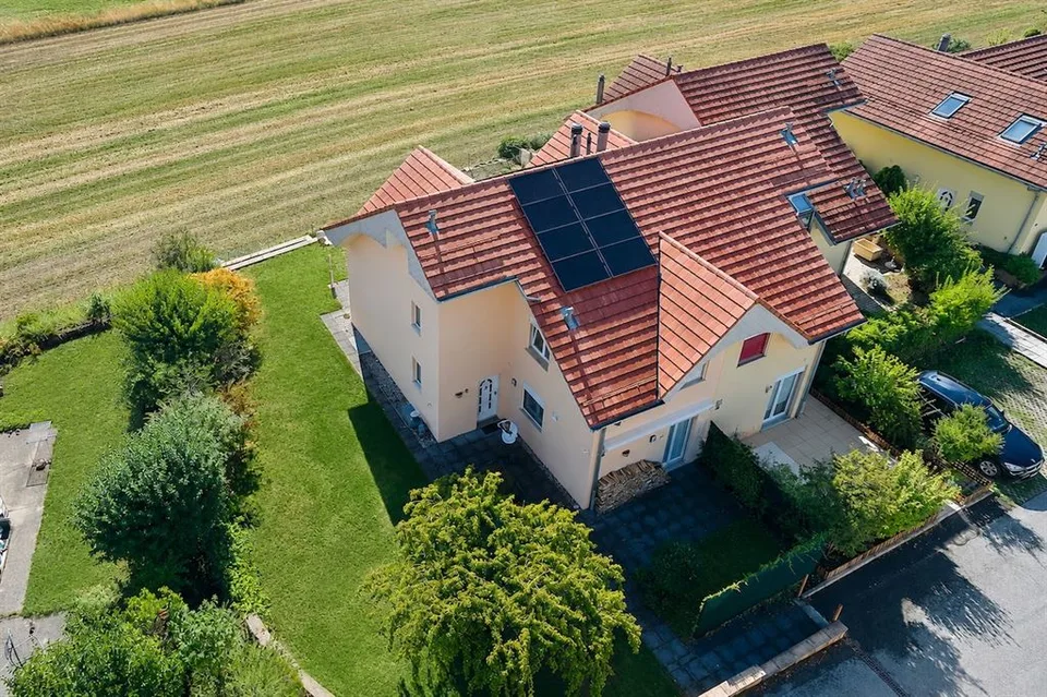 Prachtvolle renovierte Villa mit Panoramablick auf die Alpen – Foto 12 von 12