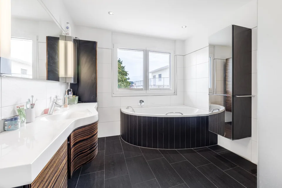 Generous living with a unique balcony concept – photo 8 of 20