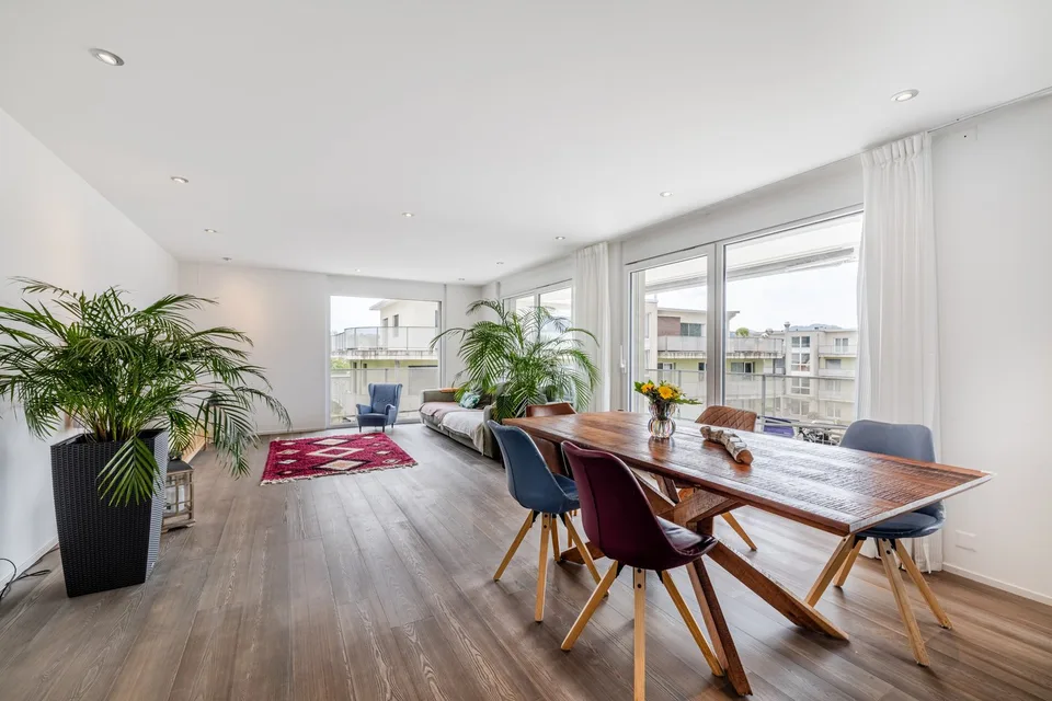 Generous living with a unique balcony concept – photo 3 of 20