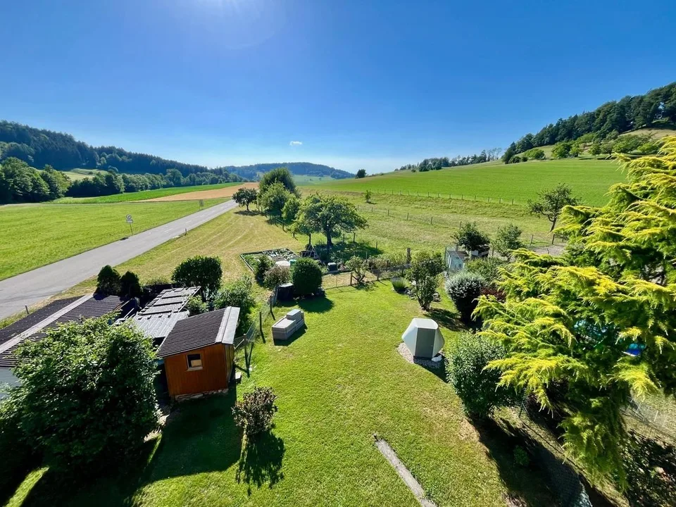 WOHNEN WIE IM EINFAMILIENHAUS - MIT RIESIGEM GARTEN!