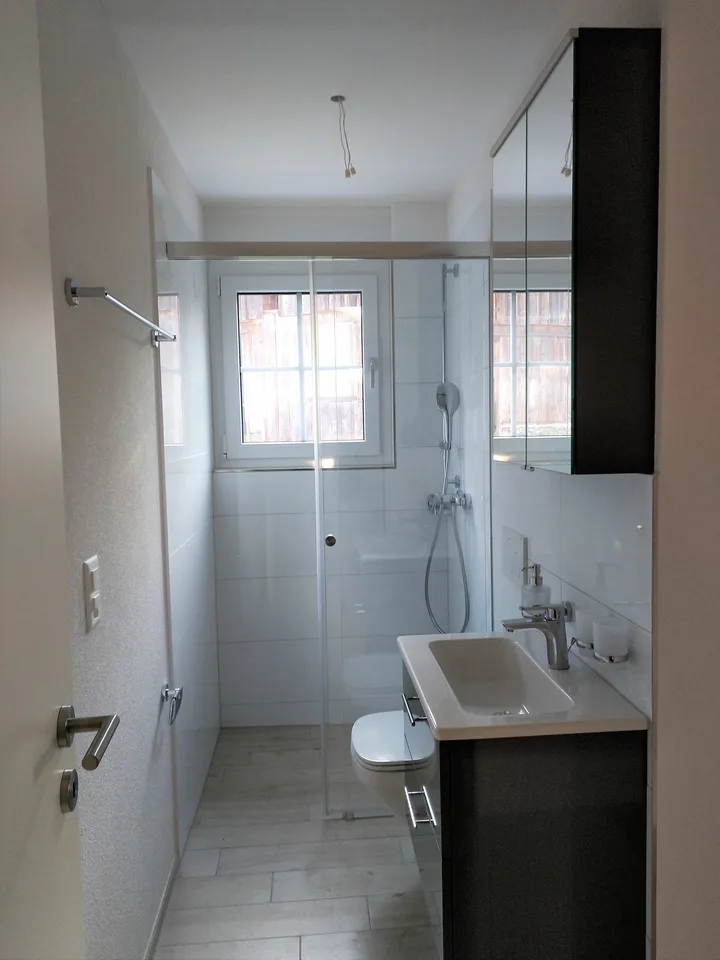 Moderne 3.5 Zimmer-Wohnung mit grossem Sitzplatz und Blick ins Grüne