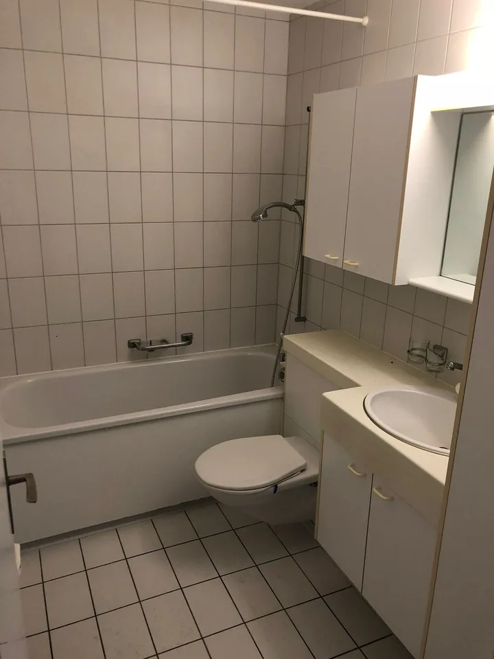 Schöne 2 ZWHG in Familienfreundlicher Überbauung