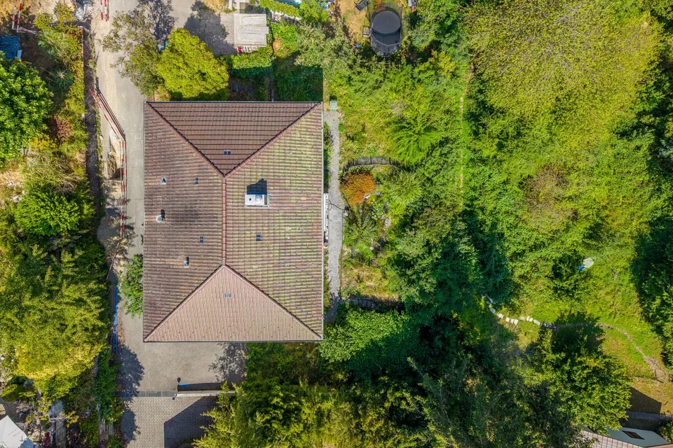 Zweifamilienhaus mit Gartenparadies und Entwicklungspotenzial – Foto 9 von 10