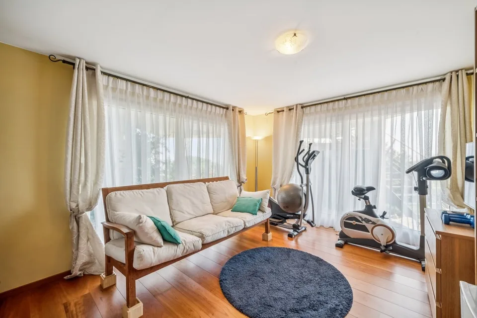 Villa im modernen Architekturstil, spektakuläre Räume, am Fuße des S – Foto 13 von 26