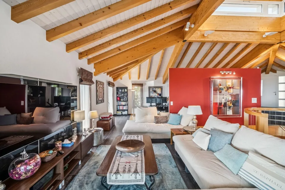 Villa im modernen Architekturstil, spektakuläre Räume, am Fuße des S – Foto 6 von 26