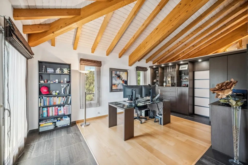 Villa im modernen Architekturstil, spektakuläre Räume, am Fuße des S – Foto 7 von 26