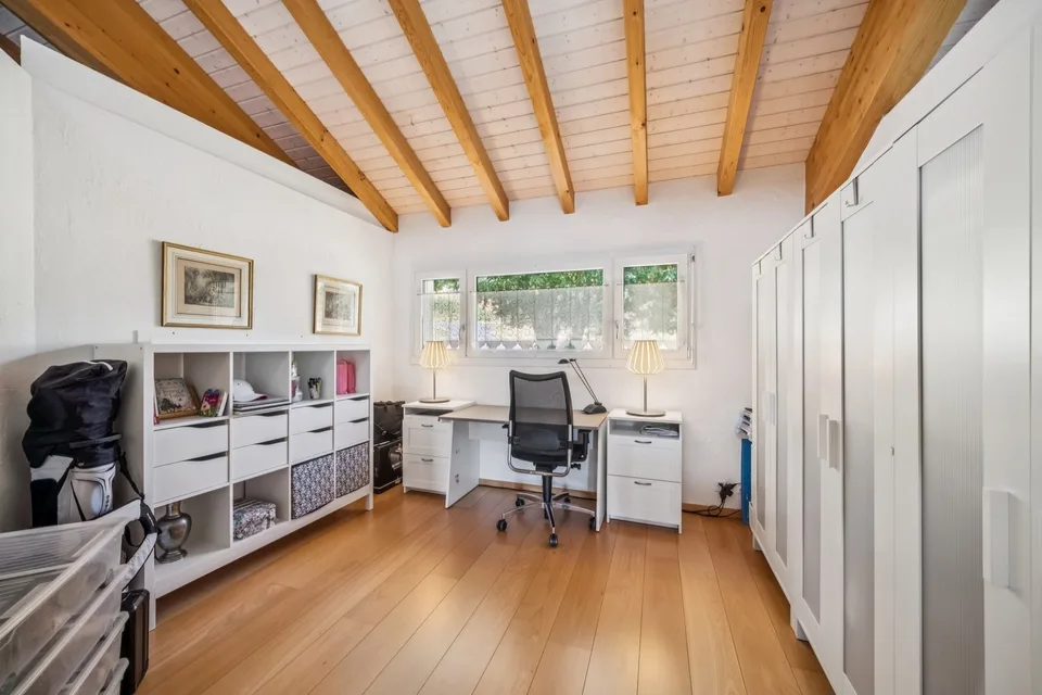 Villa im modernen Architekturstil, spektakuläre Räume, am Fuße des S – Foto 8 von 26