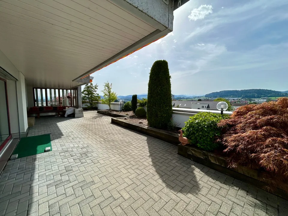 Attikawohnung mit grosser Terrasse – Foto 2 von 15