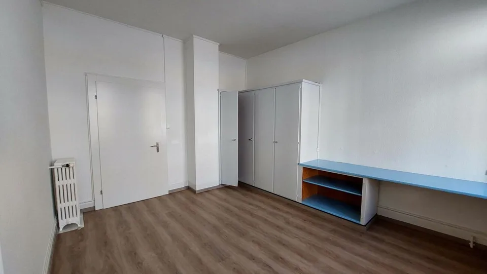 Charming old apartment with winter garden in a central location