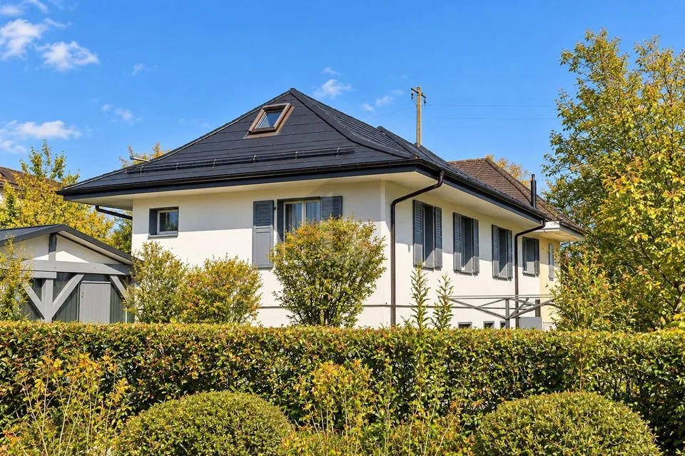 Schöne renovierte Villa mit 3 Apartments und Garten – Foto 1 von 9